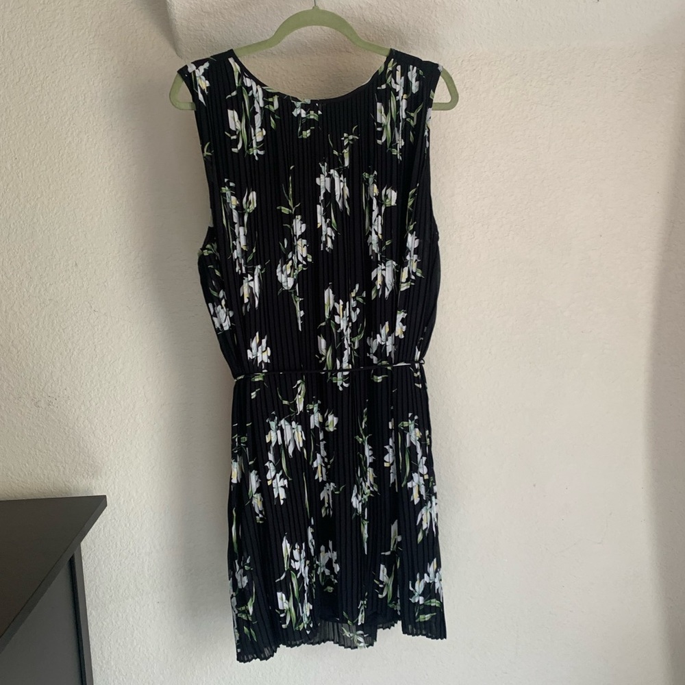 Banana Republic pleated swing dress - Black Floral - NWT
